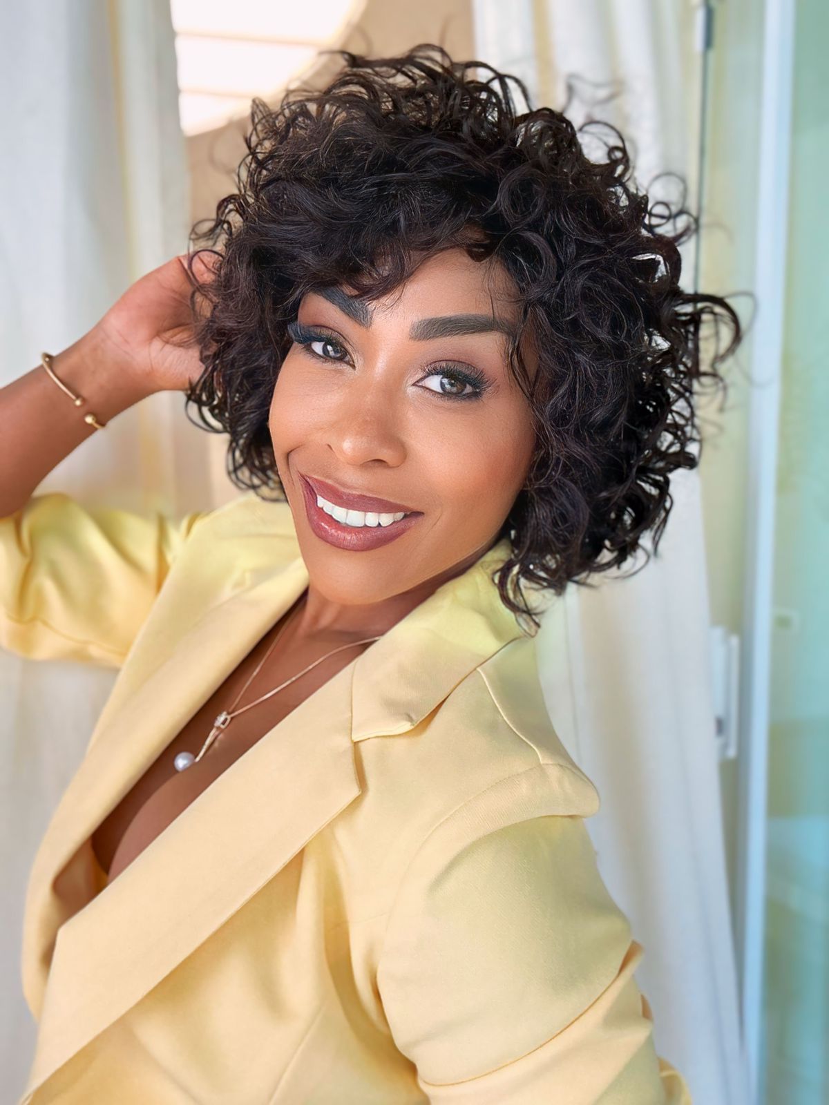Wig humana Nathy - castanho escuro #1B
