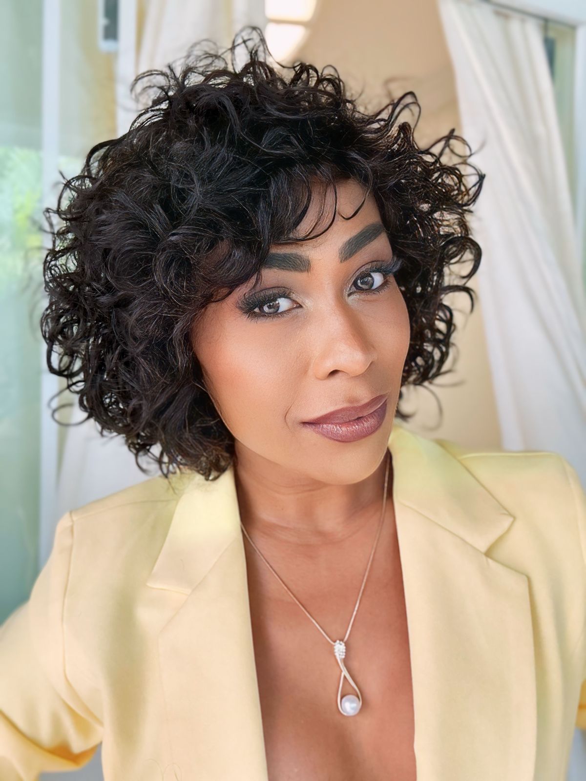 Wig humana Nathy - castanho escuro #1B